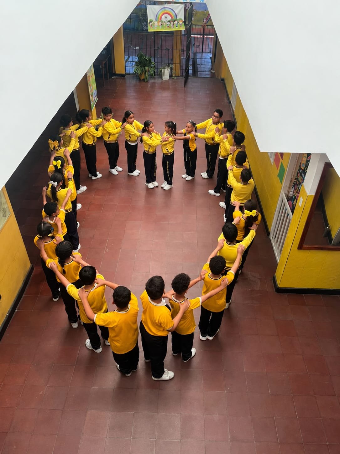 Estudiantes de Personitas unidos en comunidad